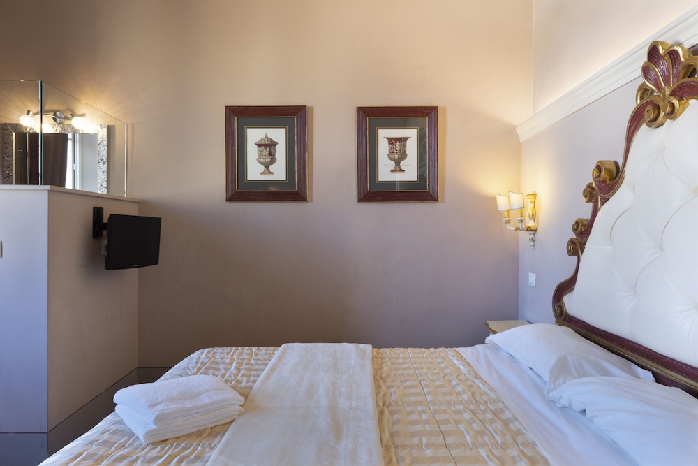 Standard Double or Twin Room photo 3