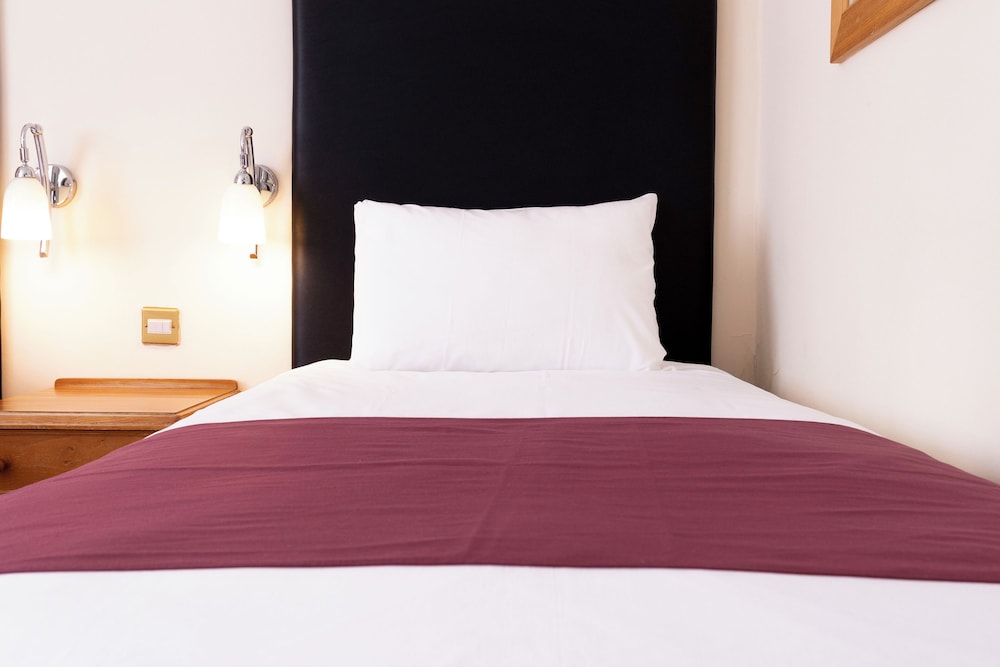 Twin Room - Photo 9