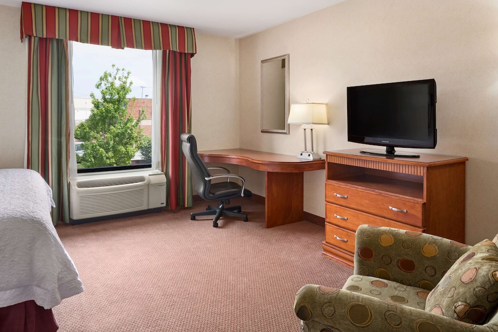 Room, 1 King Bed, Non Smoking - Photo 8