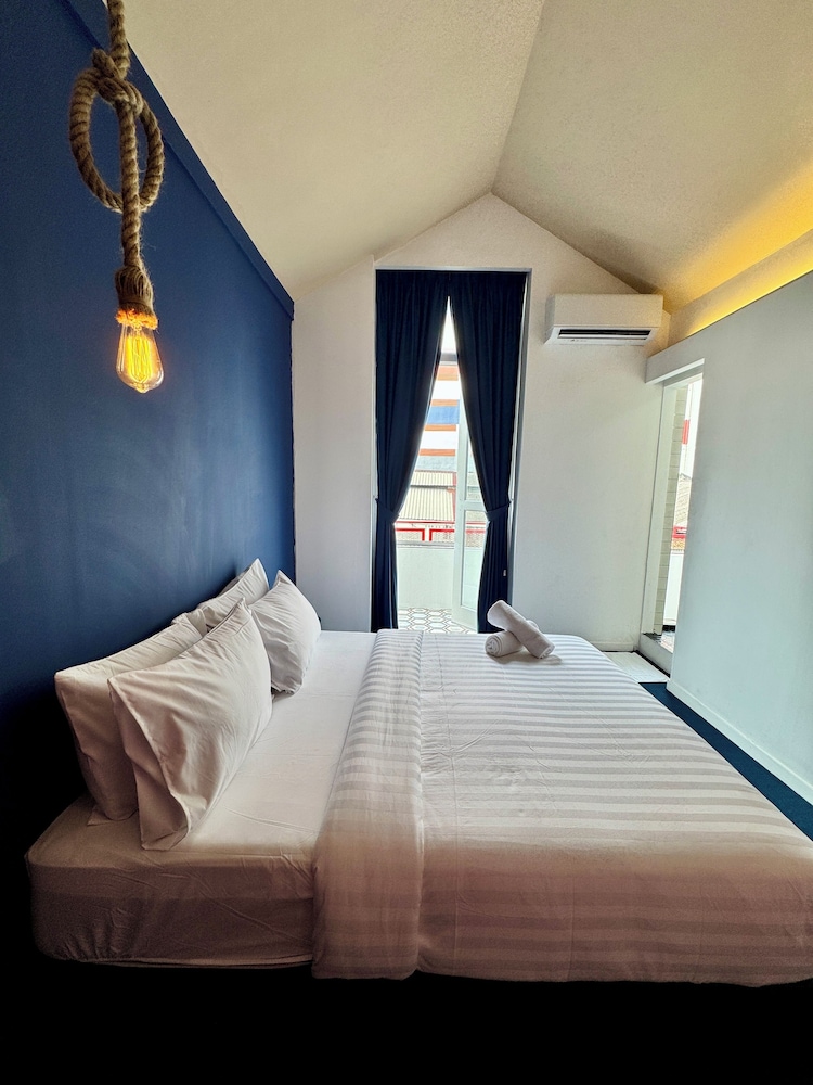 Deluxe Double Room, 1 Queen Bed, Non Smoking, Balcony