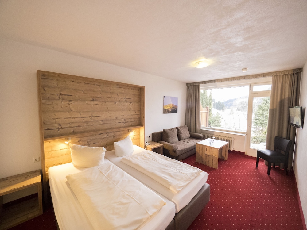 Classic Double Room, 1 Bedroom, Balcony, Mountain View photo 1