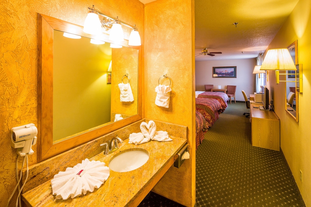 Deluxe Room, 1 King Bed photo 3