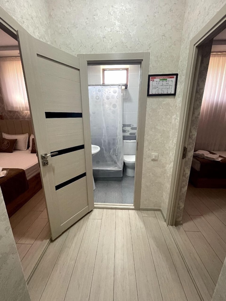 Family Quadruple Room - Photo 12