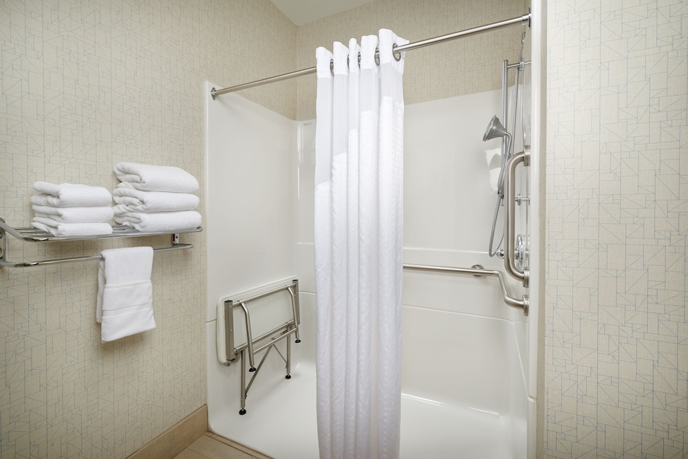 Standard Room, 1 Queen Bed, Accessible (Mobility, Accessible Tub) - Photo 3