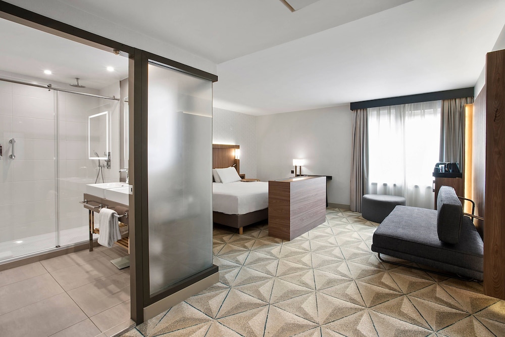 Junior Suite, 1 Bedroom (Balcony) - Photo 5
