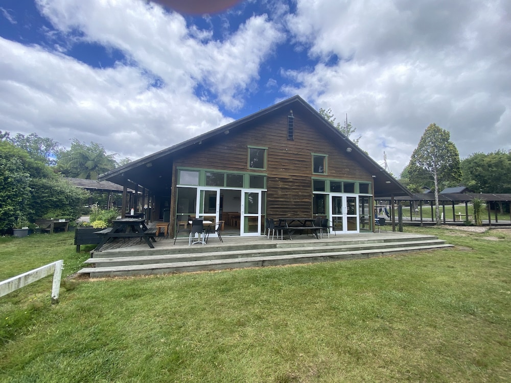 Large Family Basic Cabin thumbnail 6