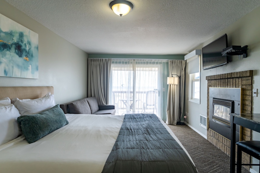 Suite, Oceanfront King with Sofa Bed & Spa photo 1