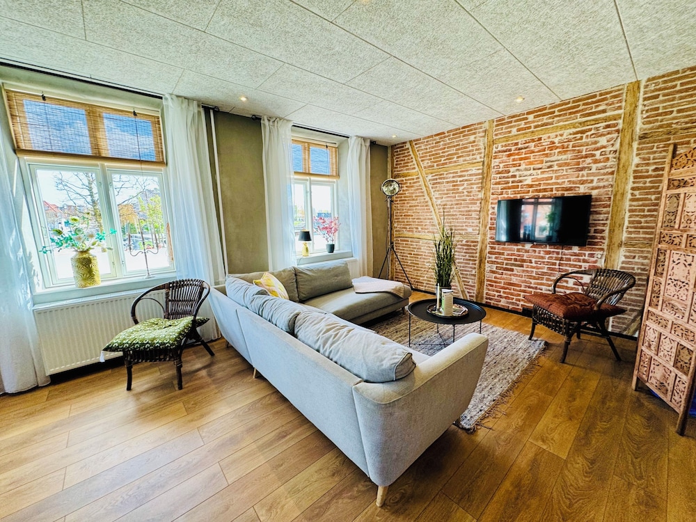 Superior Apartment, 3 Bedrooms, Kitchen, Harbor View photo 1