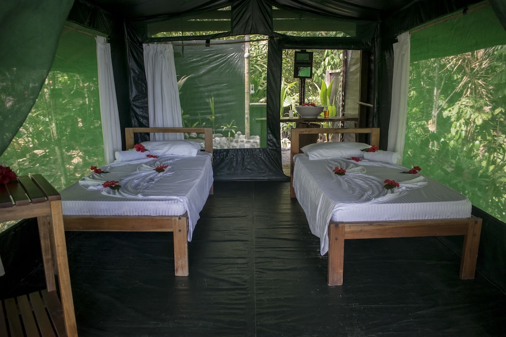 Bungalow Beachfront photo 3