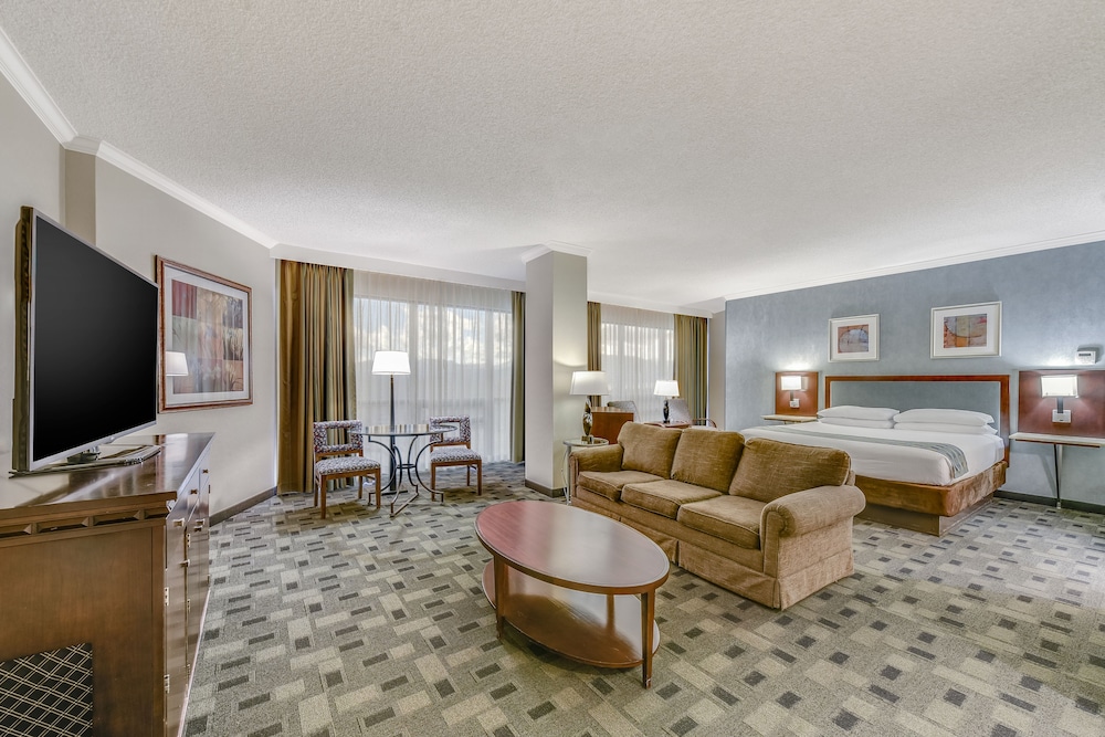 Remus Junior Suite 1 King - Photo 1