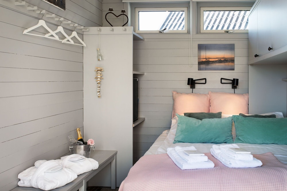 Pavilion Room (Inc. Private Jacuzzi) photo 3