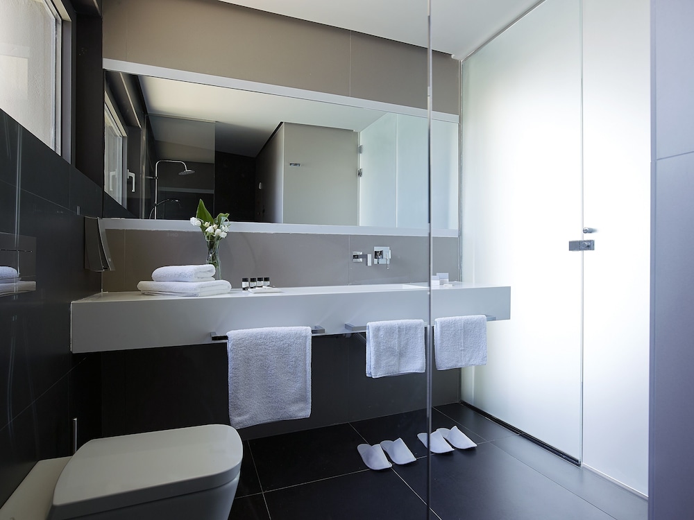 Sea View Suite thumbnail 5