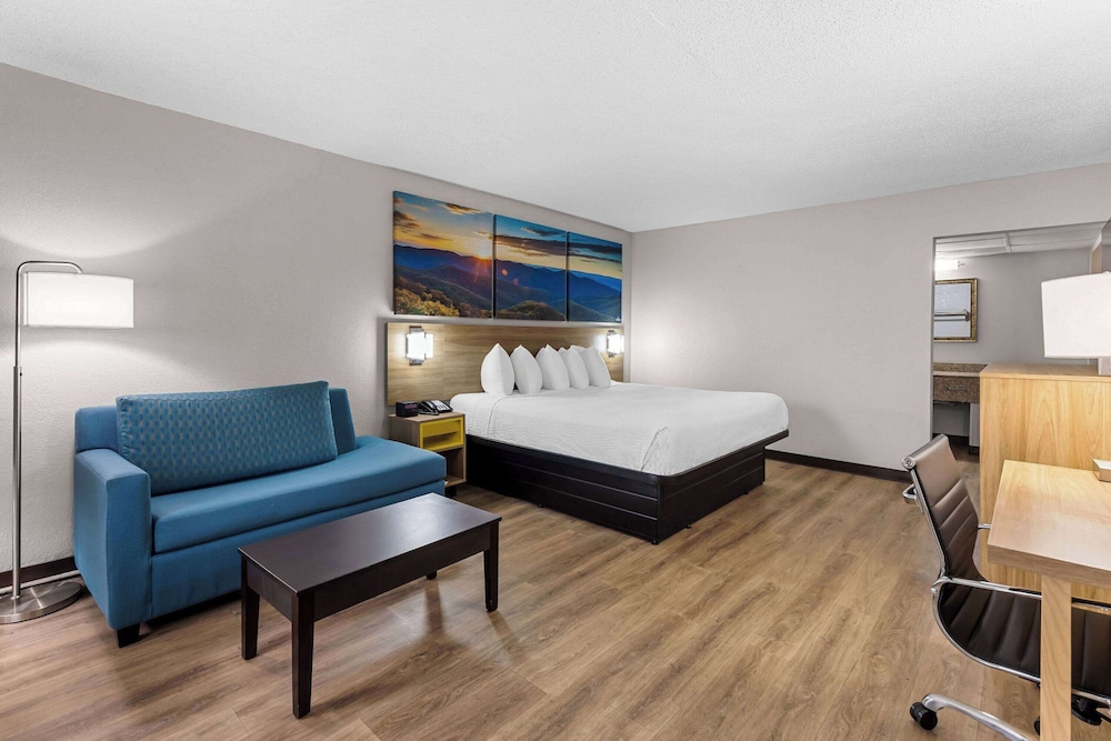 Room, 1 King Bed with Sofa bed, Accessible, Non Smoking - Photo 3