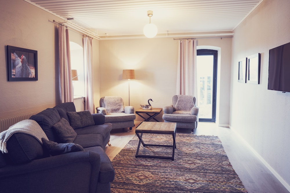 Family Room - Photo 5