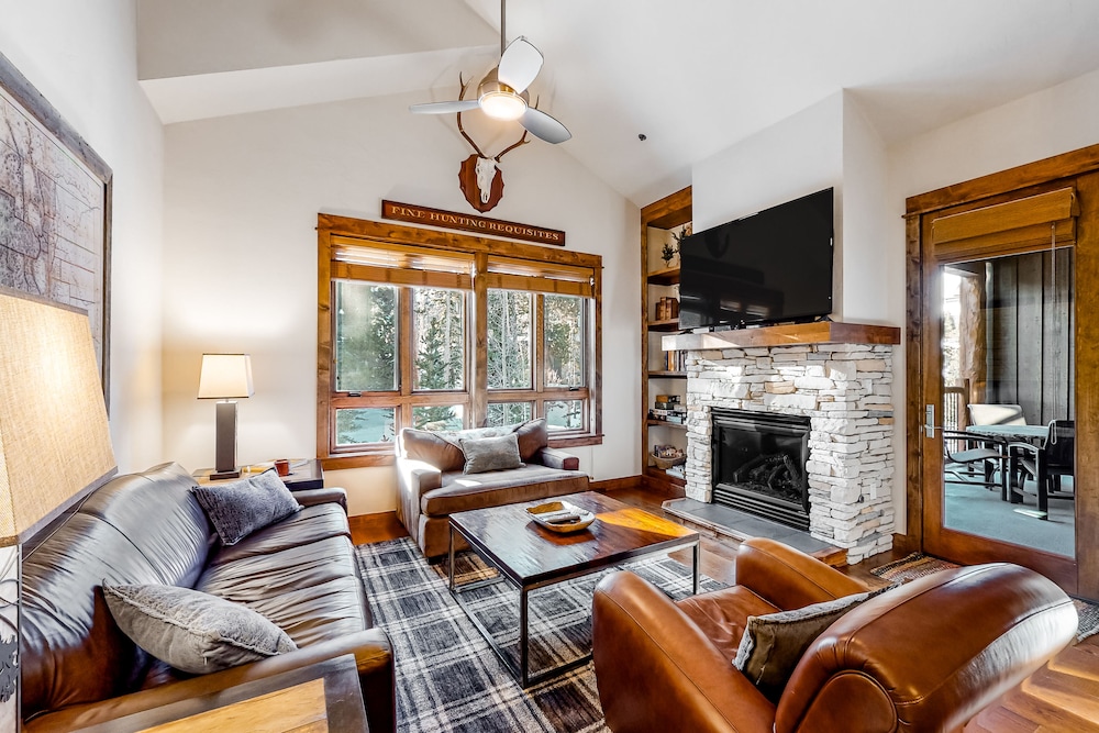 Condo, 2 Bedrooms