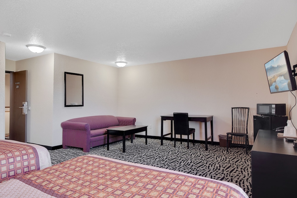 Suite, 2 Queen Beds, Non Smoking, Refrigerator & Microwave photo 1