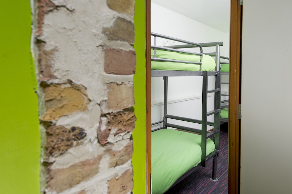 Room (4 Bed Private) photo 2