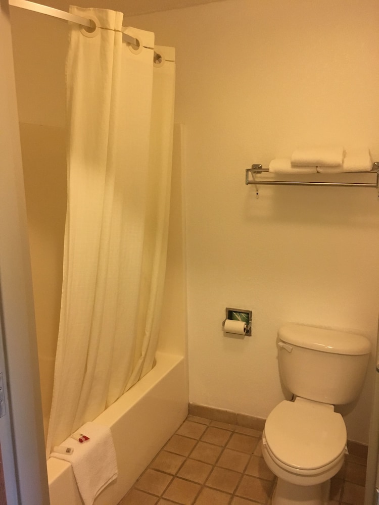 Standard Room, 1 King Bed, Non Smoking - Photo 5