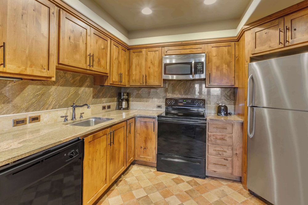 3 BEDROOM 1 KING 2 QUEEN SUNSET STE HEAR ACC ROLL-IN - Photo 3