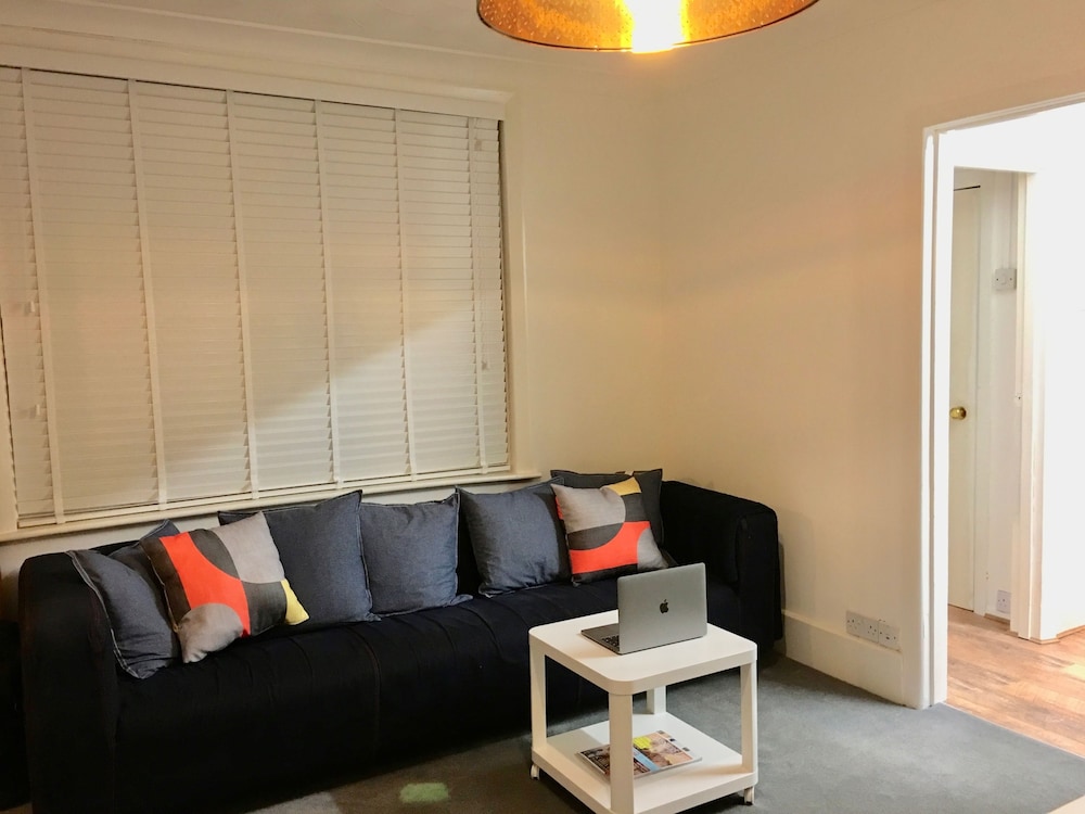 House, 4 Bedrooms photo 2