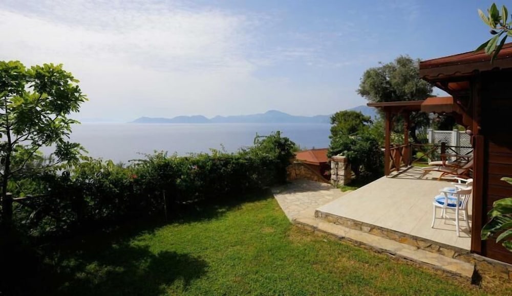 Deluxe Suite Queen - Sea View photo 3