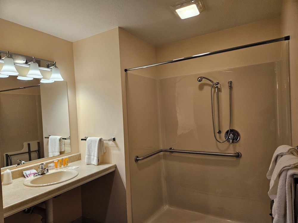 2 Double Beds, Accessible, Creek View photo 3