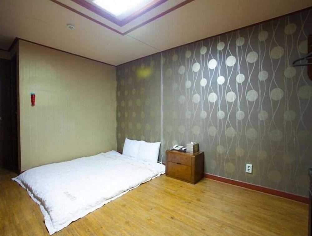 Traditional Room (Ondol) photo 3