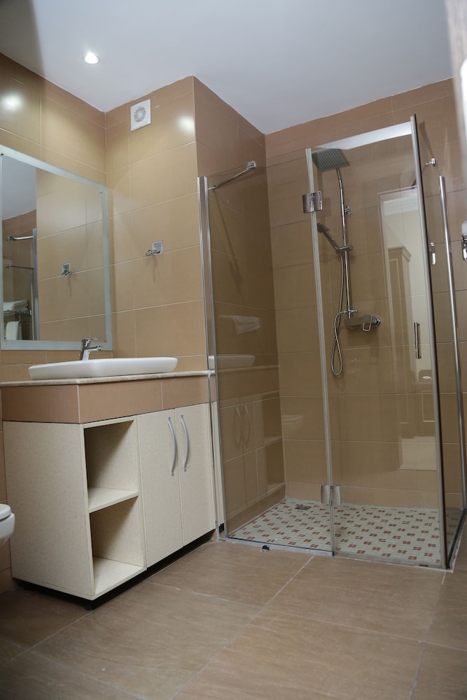 Executive Suite - Photo 4