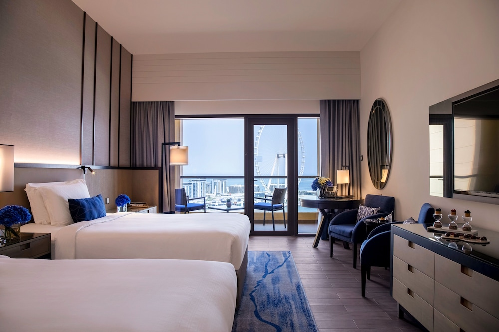 Room, 2 Twin Beds, Balcony (Sea Front View) thumbnail 5