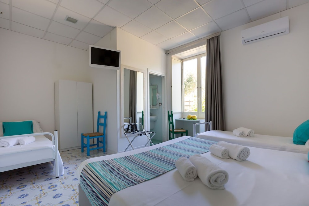 Standard Quadruple Room, Garden View - Photo 4