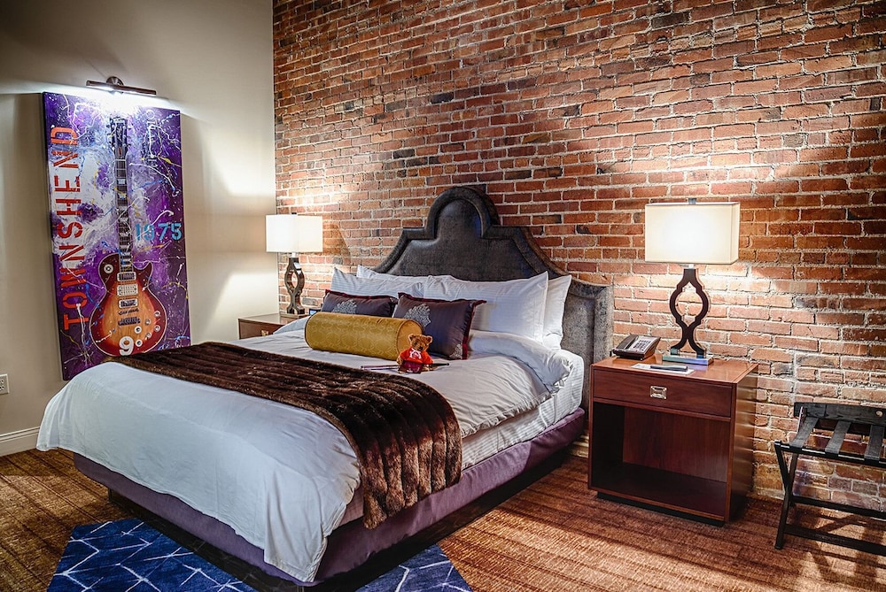 Standard Room, 1 King Bed photo 2