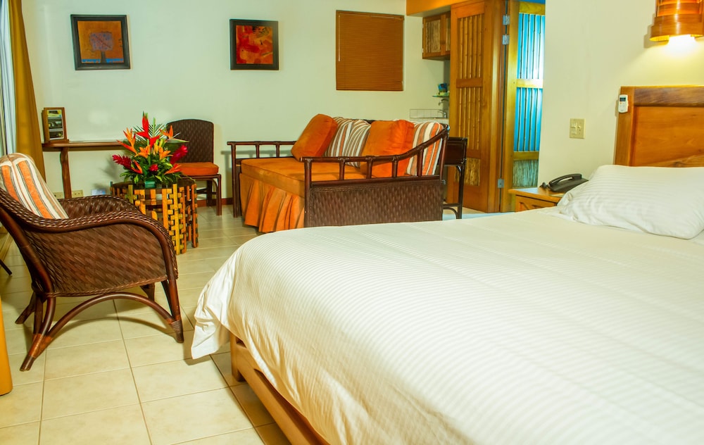Deluxe Plus, 1 King Bed, Balcony, Sea Facing - Photo 4