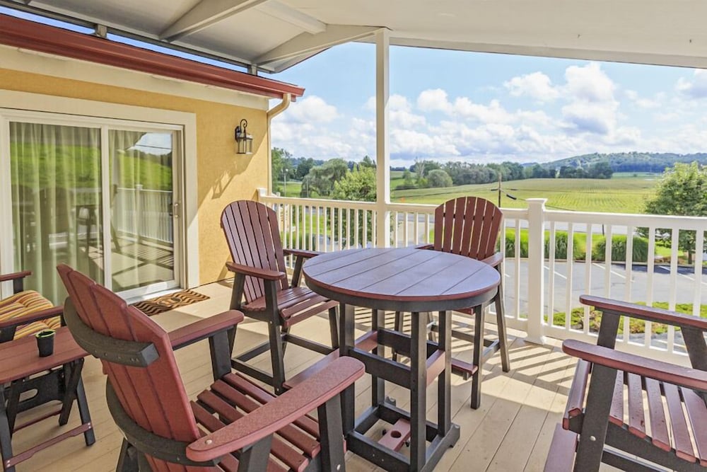 King Suite with Balcony (403)