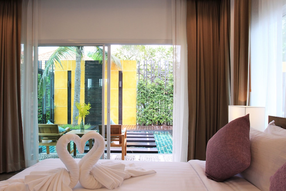Deluxe Beach Front Villa photo 1