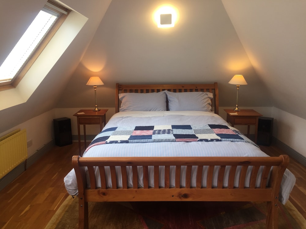 Superior Cottage, 1 King Bed, Non Smoking, Garden Area photo 1
