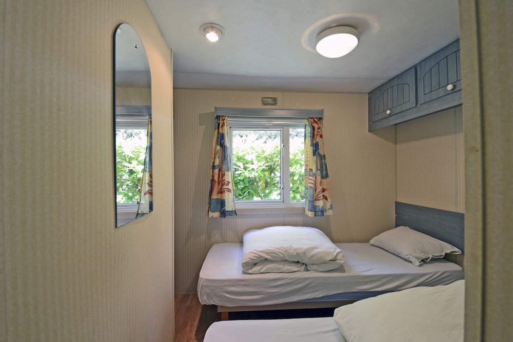 Standard Mobile Home photo 2