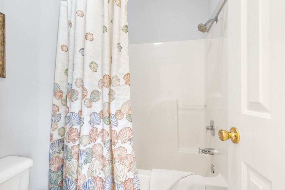 Deluxe Double or Twin Room - Photo 10