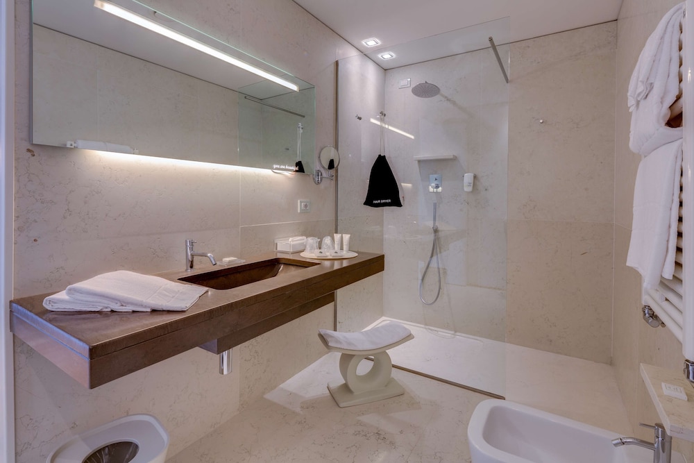 Junior Suite, 1 King Bed - Photo 14