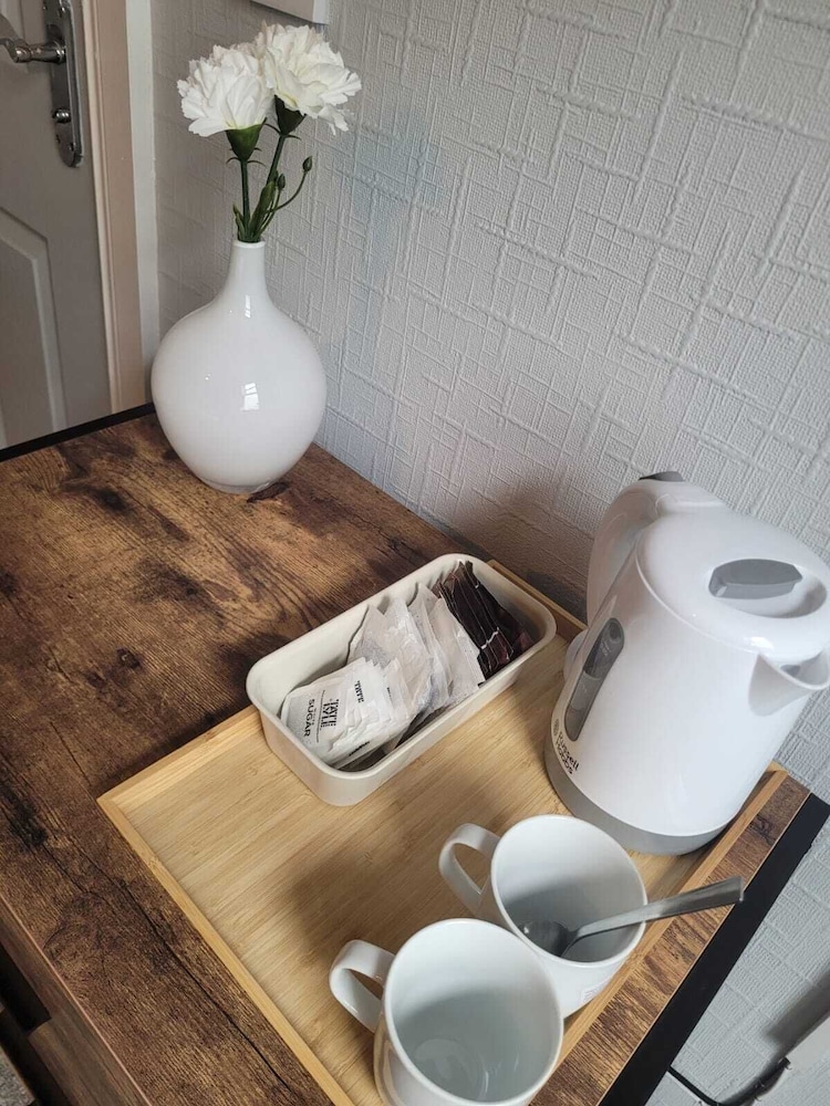 Standard Twin Room, Ensuite photo 3