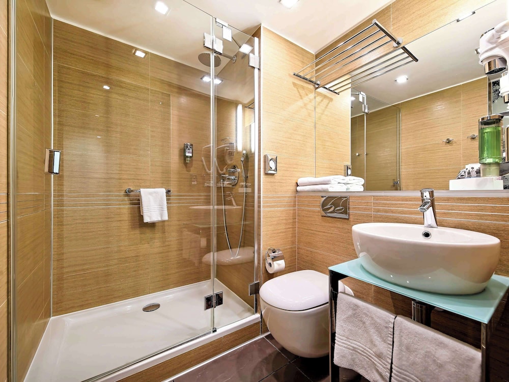 Standard Room, Multiple Beds - Photo 3