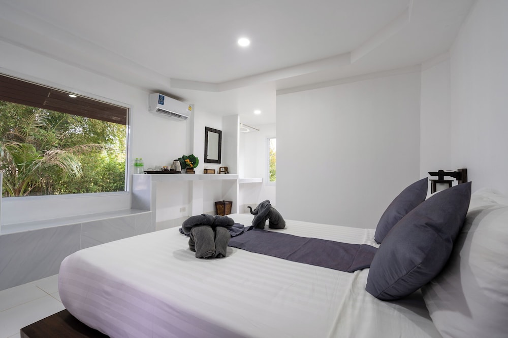 Standard Double Room, Balcony, Garden View