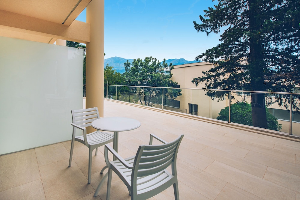 Double Room, Terrace, Garden View