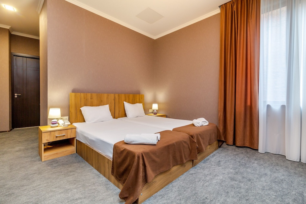 Standard Twin Room, Balcony, Courtyard View photo 3