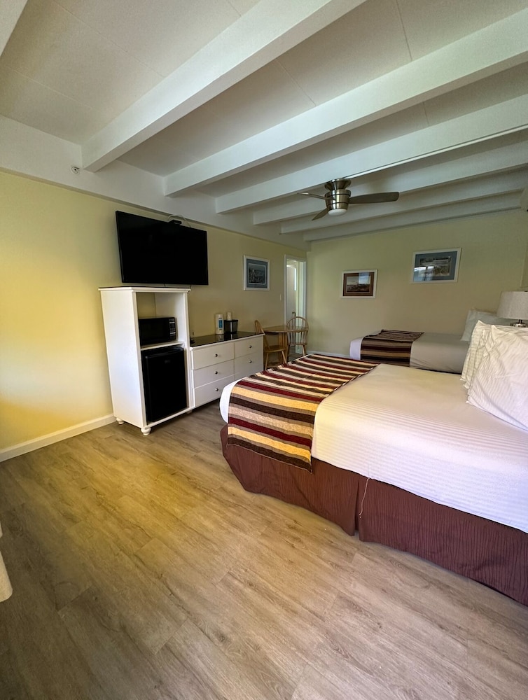 Standard Room, 2 Double Beds