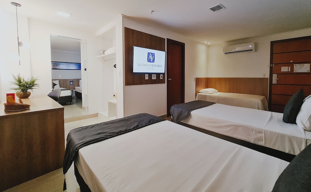 Deluxe Triple Room thumbnail 5