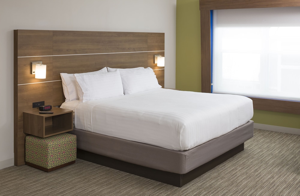 Suite, 1 King Bed (Top Floor)
