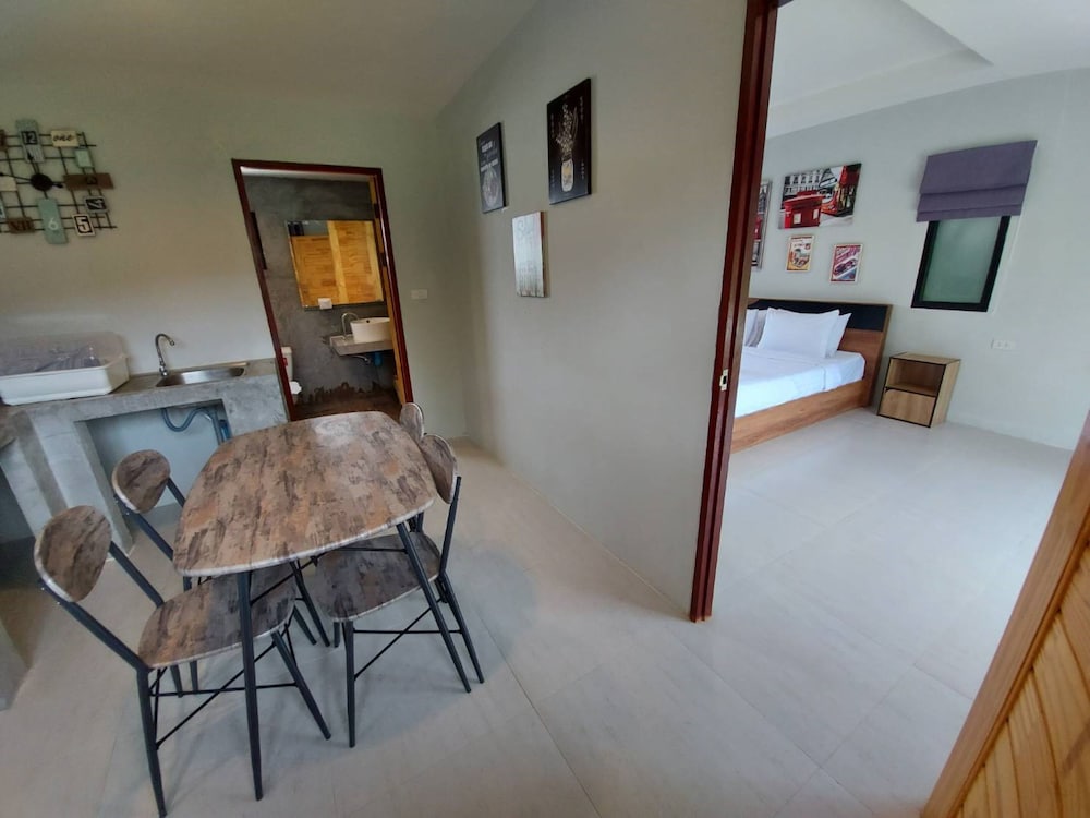 2 Bedroom House - Photo 18
