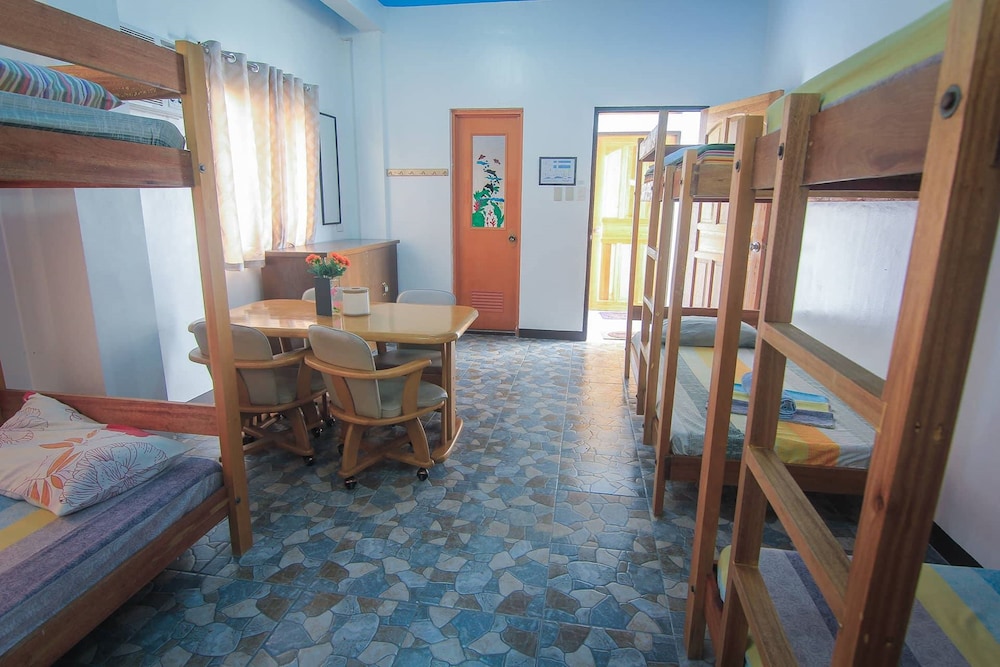 Backpacker Room For 7 photo 2