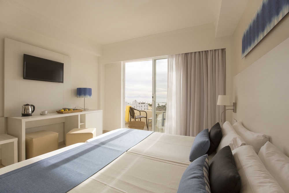 Double or Twin Room, Balcony, Sea View (2 Adults) - Photo 2