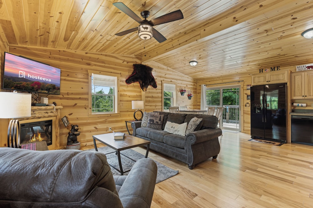 Comfort Cabin, 2 Bedrooms, Fireplace, Mountain View photo 2